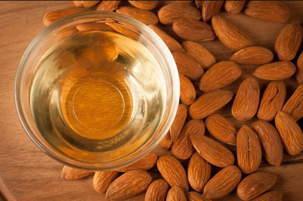 Reasonable Prices Almond Essential Oil with Pure Naturally Made Oil For Multi Purpose Uses